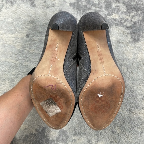 Vince Camuto Amoby2 Ankle Bootie Heel Glitter Cap Toe Gray Black Sz 6.5 - Picture 11 of 13